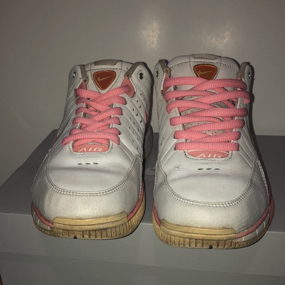 2005 AirMax Trainers - Picture 4 of 6